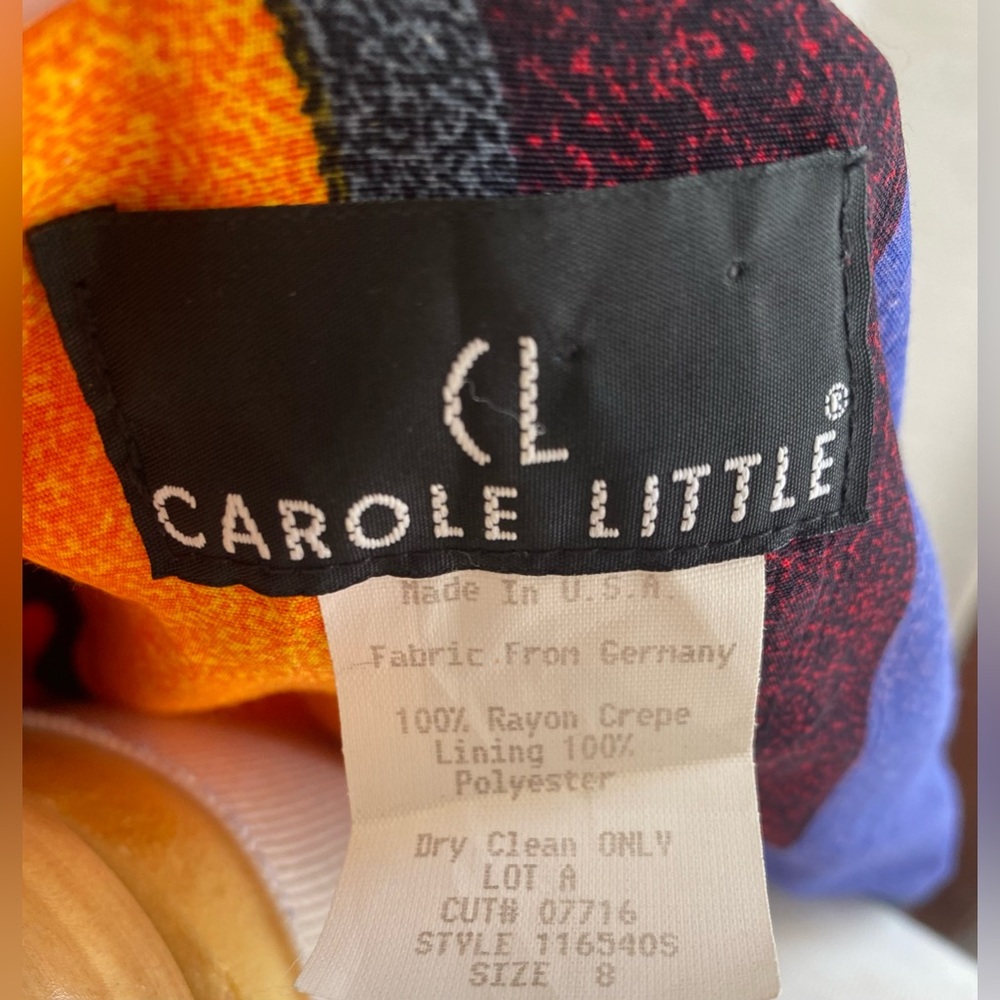 VNTG 90’s Carole Little Lightweight Cropped Blazer
Ladies 8 - Picture 8 of 8